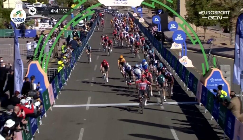 Caleb Ewan descifra las claves de su victoria ante Gaviria en el Tour de Arabia Saudita 2022