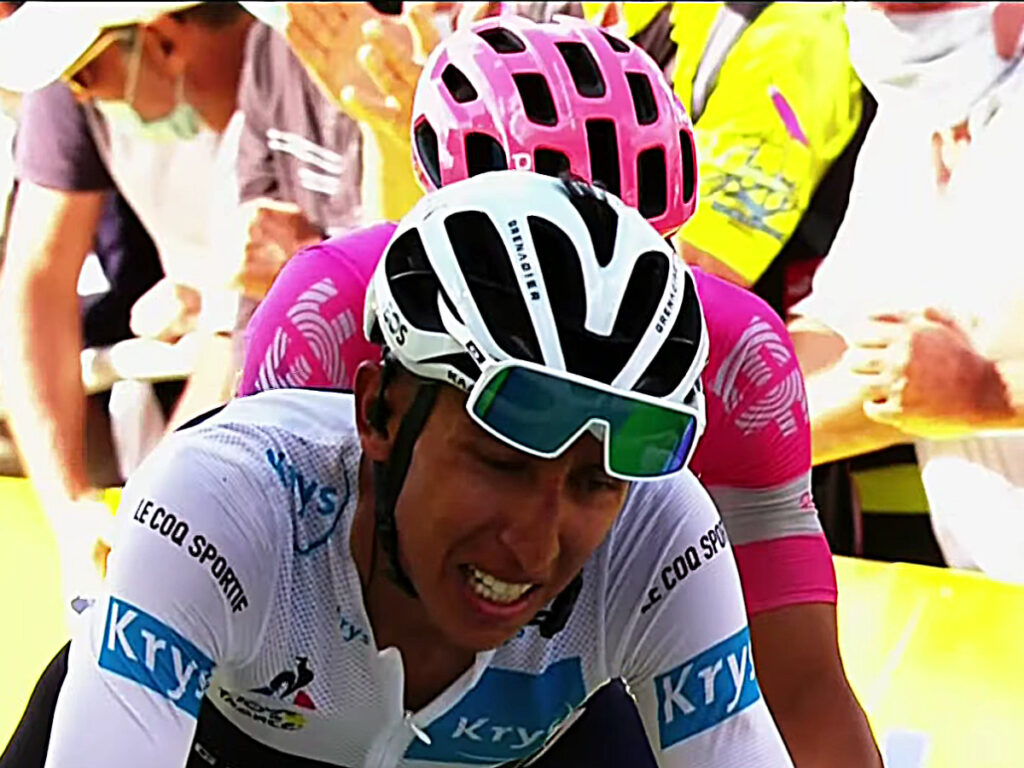 Egan Bernal finalizando etapa