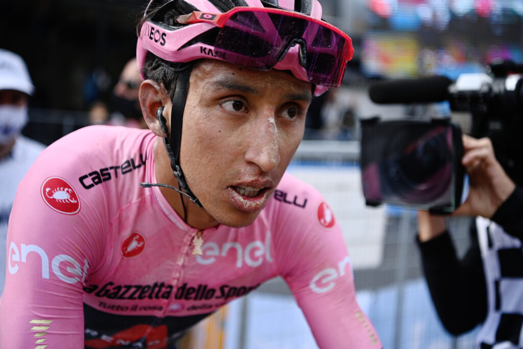 Egan Bernal tras sterrato en el Giro de Italia