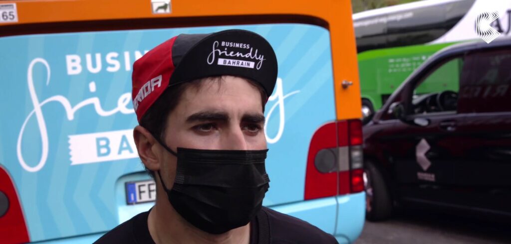 Mikel Landa con tapabocas