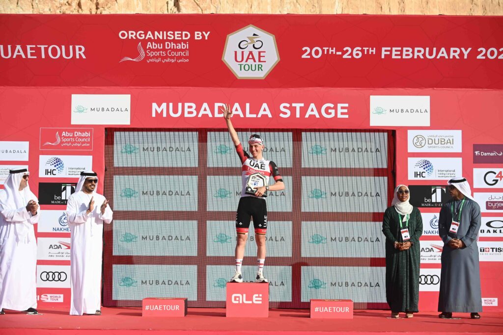 Pogacar en podio del UAE Tour