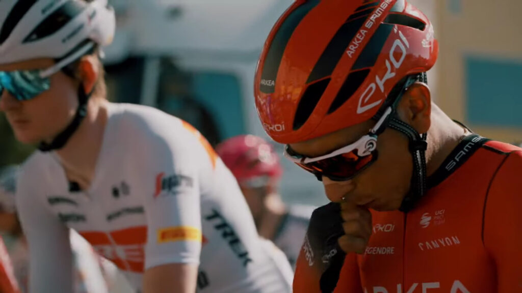 Nairo en la saida de una comperencia