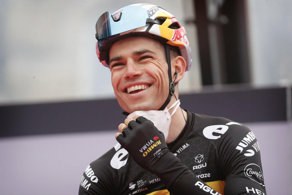 WOUT VAN AERT con su uniforme