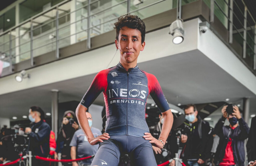 Egan en bicicleta