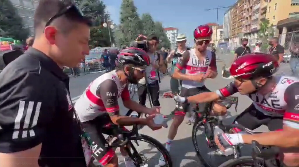 Maxi Richeze con Gaviria rterminando una etapa