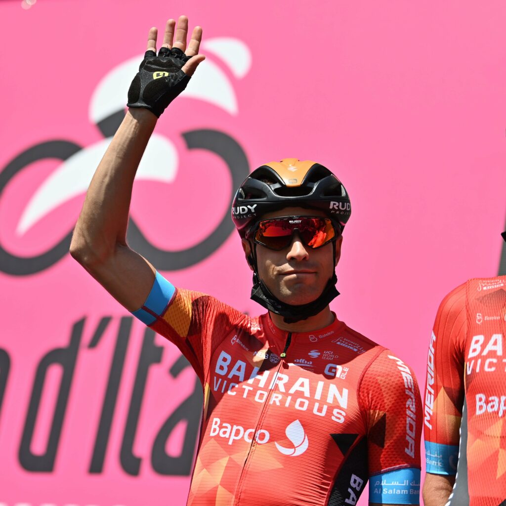 Mikel Landa saluda