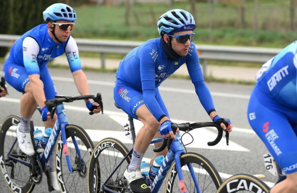 Simon Yates en su bicicleta